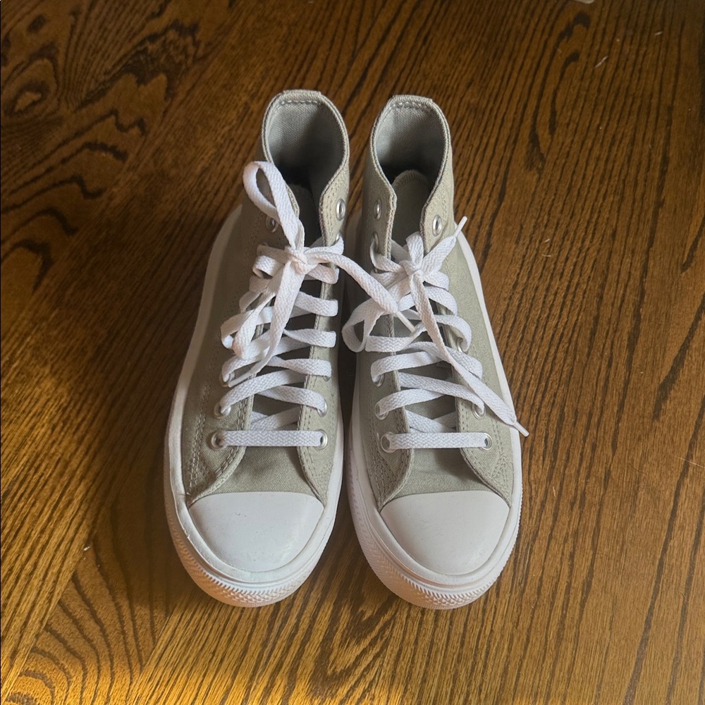 Converse Sneakers size 7